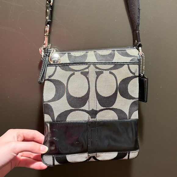 Iconic Coach Crossbody Bag - Picture 12 of 13